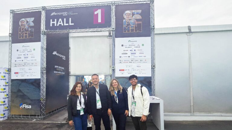 Equipo de INBOX Technology Chile presente en Expomin 2025