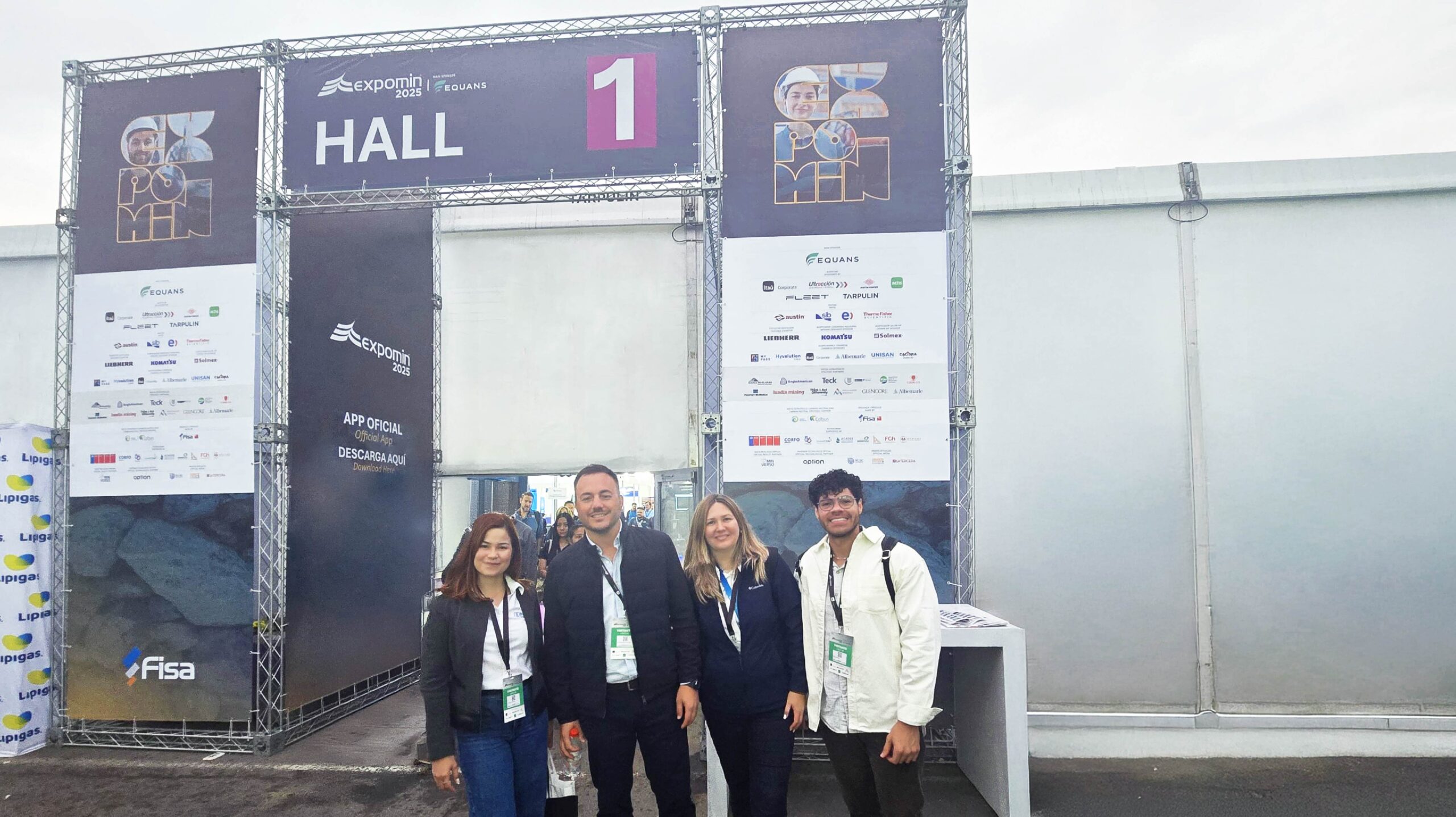 Equipo de INBOX Technology Chile presente en Expomin 2025