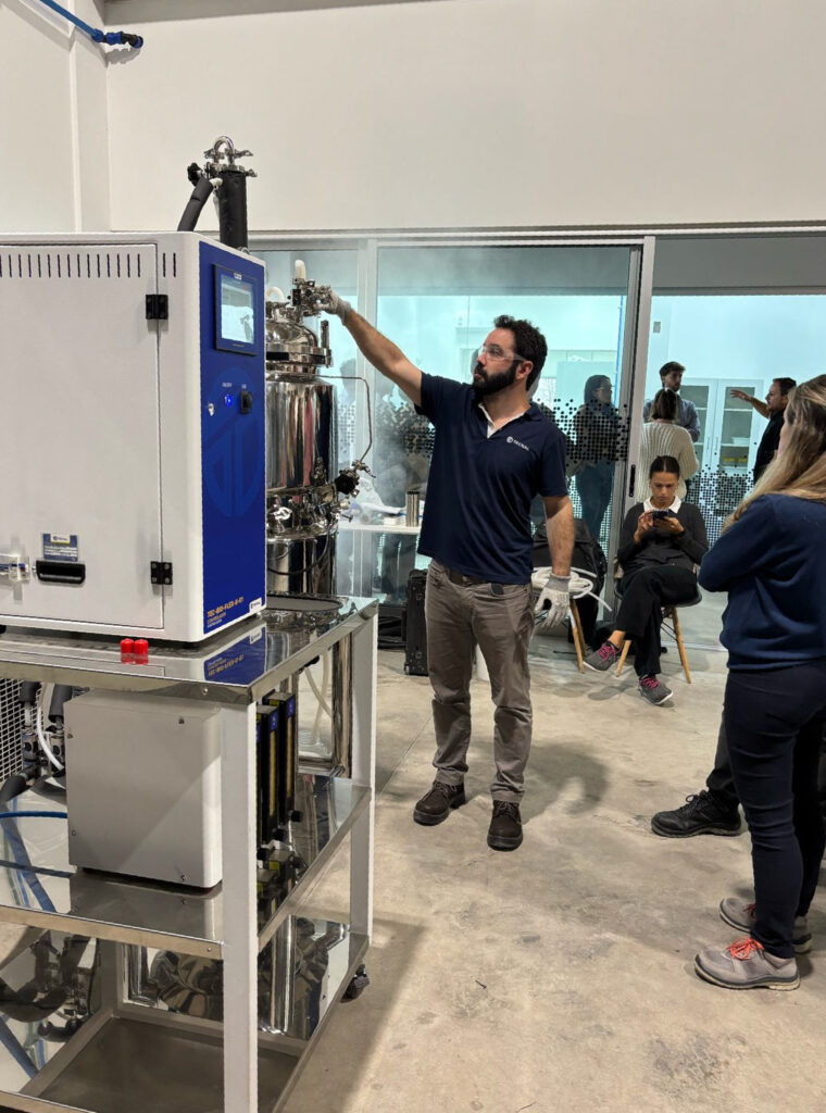 Control automático de temperatura, pH y oxigenación en biorreactores Tecnal.