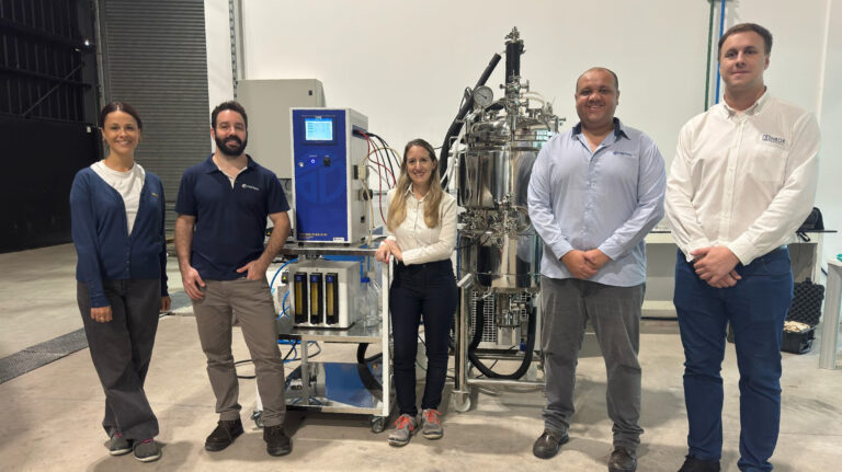 Instalación de biorreactor Tecnal de 170L para producción de bioinsumos en planta.