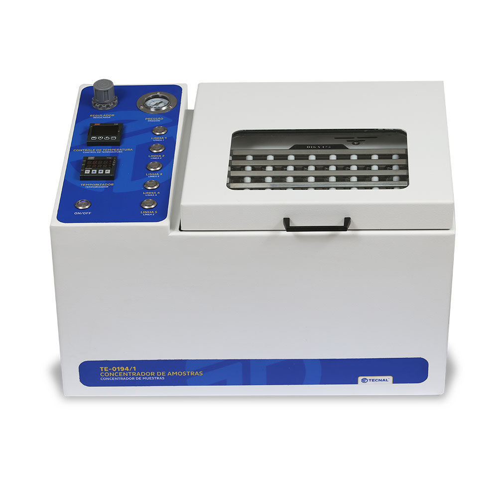 Rango de temperatura: Ambiente +7°C a 90°C Controlador de temperatura: Digital micro-procesado con sistema PID Sensor de temperatura: PT-100 Precisión de control: ±1ºC Uniformidad: ±2ºC Temporizador: Digital - programable hasta 99,59 minutos. El flujo de aire cesa al final del tiempo programado Condiciones de temperatura ambiente de operación: 5°C a 40°C Condiciones ambientales de humedad de funcionamiento: 80% de humedad relativa máxima sin condensación Capacidad: 1 Galería con 50 tubos. No es posible usar diferentes tubos en la misma galería durante el mismo análisis Sistema de inyección: Con 50 boquillas de acero inoxidable Ø0,4 mm inclinadas, divididas en 5 líneas con 10 salidas accionadas por válvulas solenoides Regulador de flujo: Válvula manual con manómetro de 0 a 2,5 bar Seguridad contra fuga de gases: Sistema de escape integrado en el equipo Cuba termostática: En acero inoxidable 304 con agitación magnética Gabinete: Acero inoxidable 304 con tratamiento anticorrosivo y pintura electrostática Dimensiones de la cuba: Ancho=322 x Profundo=175 x Alto=190 mm Volumen de la cuba: 10 litros Dimensiones externas: Ancho = 565 mm x Profundidad = 410 mm x Alto = 410 mm Peso: 35 kg Potencia: 750 W Tensión de alimentación: 220 V+/-5% 60Hz Viene con: - 01 Galería de 50 pruebas para tubo Ø16x125mm; - 01 Manguera de escape; - 01 Manguera de silicona n°204 + manguera de teflón para la entrada del gas; - 02 Fusibles extra; - 50 Tubos de 15 mL en vidrio borosilicato; - 01 Aguja para la limpieza de las boquillas; - 01 barra magnética Galerías opcionales: - 50 Pruebas para tubo Ø12x75mm; - 50 Pruebas para tubo Ø13x100mm; - 50 Pruebas para tubo Ø20x150mm; - 50 Pruebas para tubo eppendorf 15mL Ø17x121mm