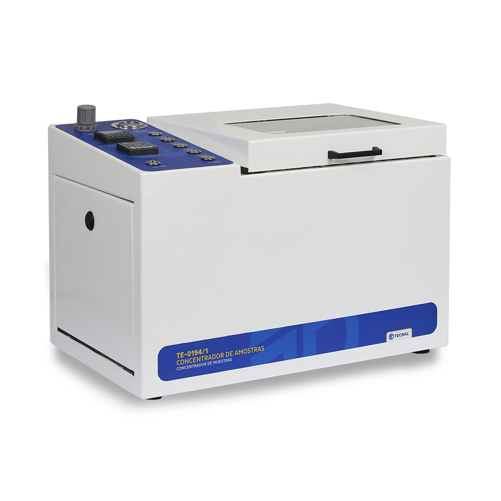 Rango de temperatura: Ambiente +7°C a 90°C Controlador de temperatura: Digital micro-procesado con sistema PID Sensor de temperatura: PT-100 Precisión de control: ±1ºC Uniformidad: ±2ºC Temporizador: Digital - programable hasta 99,59 minutos. El flujo de aire cesa al final del tiempo programado Condiciones de temperatura ambiente de operación: 5°C a 40°C Condiciones ambientales de humedad de funcionamiento: 80% de humedad relativa máxima sin condensación Capacidad: 1 Galería con 50 tubos. No es posible usar diferentes tubos en la misma galería durante el mismo análisis Sistema de inyección: Con 50 boquillas de acero inoxidable Ø0,4 mm inclinadas, divididas en 5 líneas con 10 salidas accionadas por válvulas solenoides Regulador de flujo: Válvula manual con manómetro de 0 a 2,5 bar Seguridad contra fuga de gases: Sistema de escape integrado en el equipo Cuba termostática: En acero inoxidable 304 con agitación magnética Gabinete: Acero inoxidable 304 con tratamiento anticorrosivo y pintura electrostática Dimensiones de la cuba: Ancho=322 x Profundo=175 x Alto=190 mm Volumen de la cuba: 10 litros Dimensiones externas: Ancho = 565 mm x Profundidad = 410 mm x Alto = 410 mm Peso: 35 kg Potencia: 750 W Tensión de alimentación: 220 V+/-5% 60Hz Viene con: - 01 Galería de 50 pruebas para tubo Ø16x125mm; - 01 Manguera de escape; - 01 Manguera de silicona n°204 + manguera de teflón para la entrada del gas; - 02 Fusibles extra; - 50 Tubos de 15 mL en vidrio borosilicato; - 01 Aguja para la limpieza de las boquillas; - 01 barra magnética Galerías opcionales: - 50 Pruebas para tubo Ø12x75mm; - 50 Pruebas para tubo Ø13x100mm; - 50 Pruebas para tubo Ø20x150mm; - 50 Pruebas para tubo eppendorf 15mL Ø17x121mm